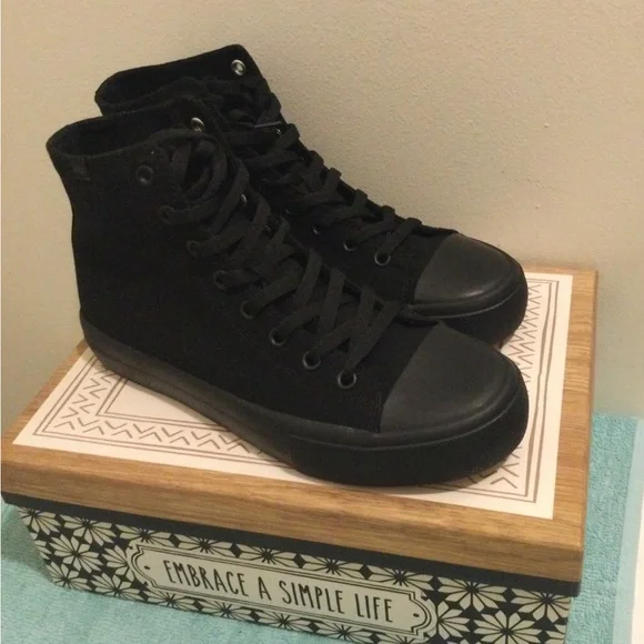 Woman’s Black Canvas High-tops Sneakers - Picture 2 of 4